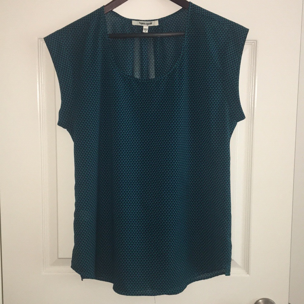 Daniel Rainn Geometric Print Shift Top, Size Med